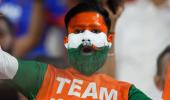 100,000 Fans Fell Silent, Disappeared Into Darkness