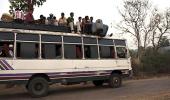 PHOTOS: This is how most people in India TRAVEL!