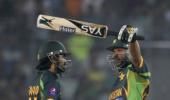 Pakistan edge past Bangladesh; India knocked out of Asia Cup