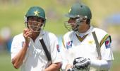 Younis, Misbah steady Pakistan but Sri Lanka in control