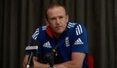 England sack coach Andy Flower after disastrous Aus tour