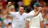 England make inroads after Smith run-out