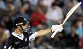 New Zealand outclass Pakistan to enter final