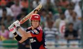 Sehwag inspires Warner to give Test cricket a shot