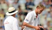 Broad fined for throwing ball at opponent