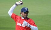 'Sore hands might be affecting Dhoni's keeping'