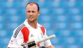 Jonathan Trott adds medium pace string to his bow