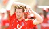 England's Collingwood announces Test retirement