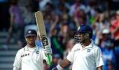  Dravid equals Gavaskar's record; Congratulate him