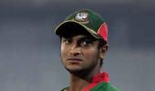 Upset Bangla fans attack Shakib's house