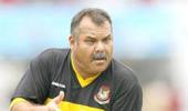 Whatmore, Rhodes in contention for Pakistan coach job