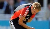 Shoulder injury rules out Broad for up to seven weeks