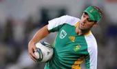 De Villiers ruled out of CL T20 after fracturing hand