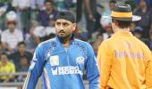 Bhajji, Sanga make peace; play down umpiring error row