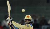 Gayle, de Villiers carry Bangalore to easy win