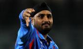 Bhajji gives thumbs down to Wankhede wicket