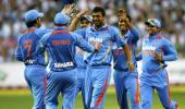 India dismiss Australia for 131 in 2nd T20