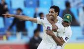 Pakistan crush England by 10 wkts in first Test