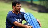 Dravid backs Dhoni to remain as captain