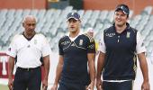 Battered, bruised Proteas defend ranking in Perth