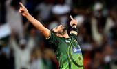 Afridi carries Pak hopes, Yuvraj's return lifts India