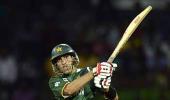 Umar Gul takes Pakistan past SA in a thriller