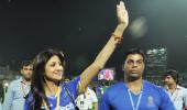 IPL PHOTOS: Who sizzled, Shilpa or Preity? Tell us!