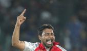 IPL Stats: Praveen Kumar is most economical bowler!