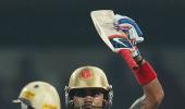 Kohli first batsman to notch over 300 runs in IPL 6