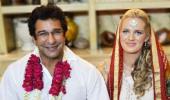 Wasim Akram's new wife learning Urdu