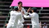 Late flurry of wickets cheer Pakistan vs SA