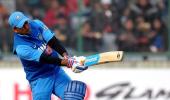 Dhoni lauds bowlers,fielders for Kotla win