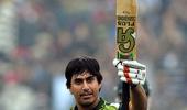 India's tormentor Jamshed forgets his trophy