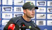 Clarke plays straight bat on rift in Australia squad