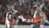 IPL: Hyderabad qualify for play-offs, knock Bangalore out