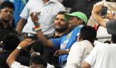 Thackerays, IS Bindra pay tribute to Tendulkar's class play at Wankhede