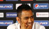 Dhoni honoured at Asian awards in the UK