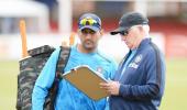 Vengsarkar slams Dhoni's captaincy; wants support staff to go