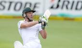 De Villiers is first to score 12 consecutive Test half-centuries