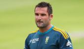 Dean Elgar replaces Graeme Smith in list of contracted players