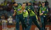 Australia fend off South Africa by 32 runs in first ODI