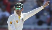 Australia captain Clarke re-injures hamstring