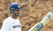 Dhoni goes bat-shopping in Meerut