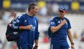 Gooch rubbishes Pietersen's claims, urges Cook to speak up