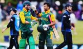 De Villiers anchors South Africa to easy win over New Zealand