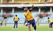 IPL: Can 'Daredevil' Yuvraj continue good form against Hyderabad?