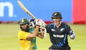 Amla, De Villiers lead SA to comfortable win over New Zealand