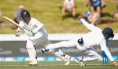 New Zealand close in on win but Sri Lanka fight on