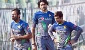 After tearful apology, Pakistan players accept Amir