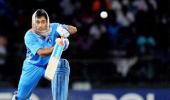 Social media BUZZ: Now, Dhoni in muffler!